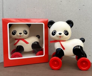 Secchan Panda with Wheels